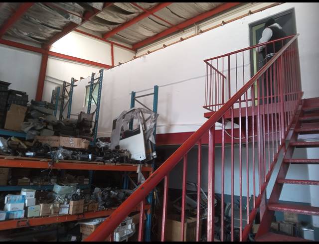 192M² FACTORY TO LET IN JET PARK